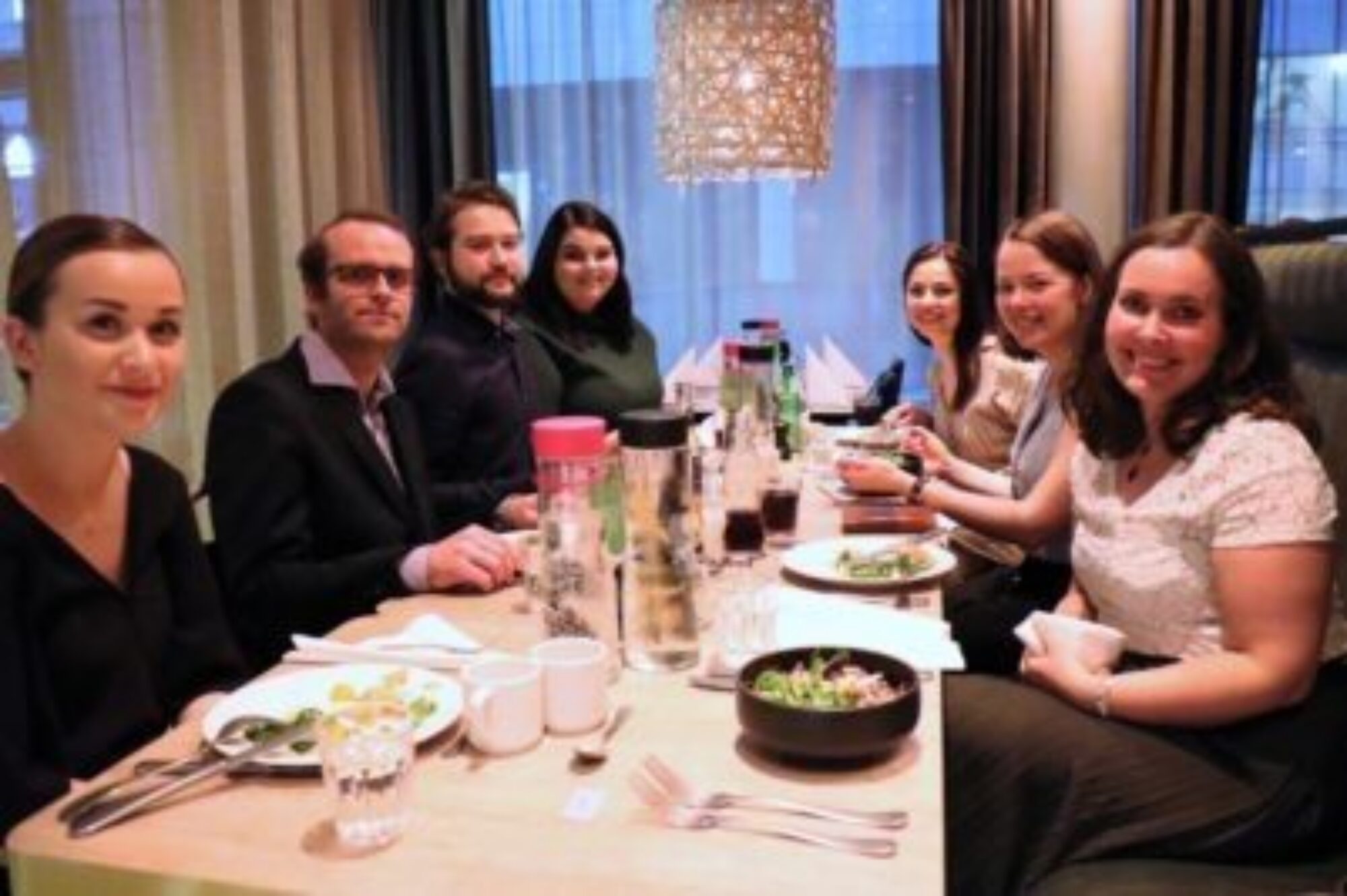Deltagere på festmiddag