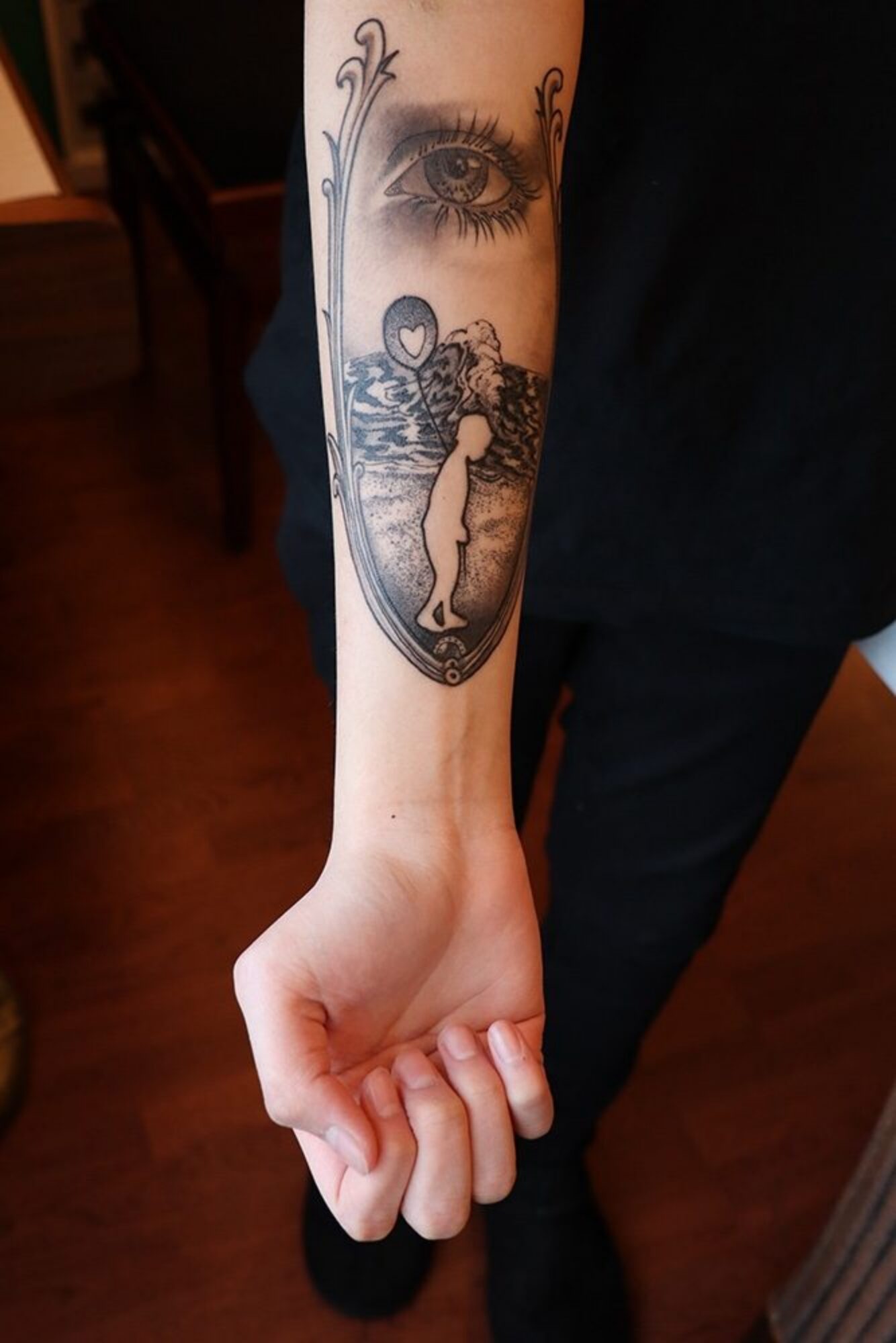 Bilde av tatoveringer på Thomas sin underarm.